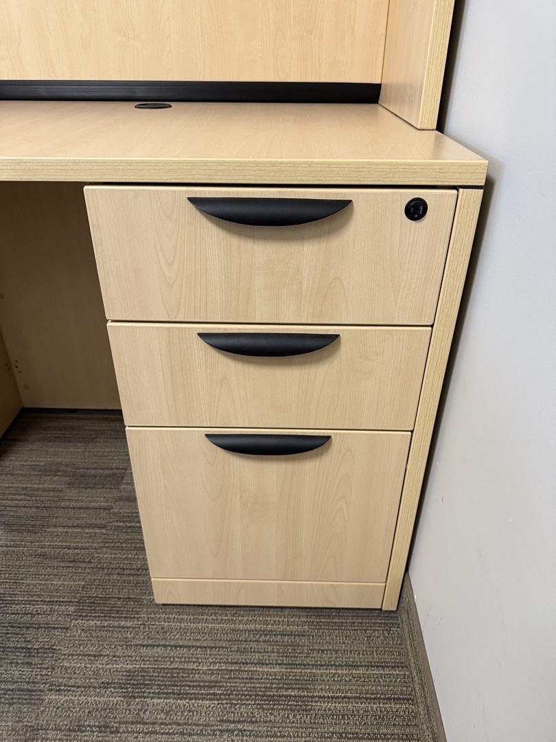 RH Bow Front L-Shape Desk w/Hutch and BBF Ped